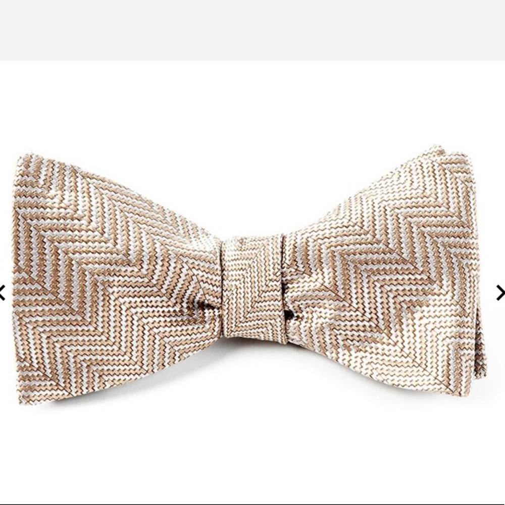 NWT Native Herringbone Light Champagne Bow Tie